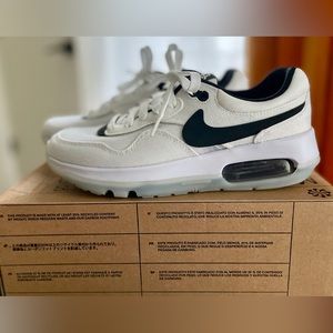 NWT IN ORIGINAL BOX Nike Air Max Motif - Big Kids Size 5 / Woman’s Size 6.5